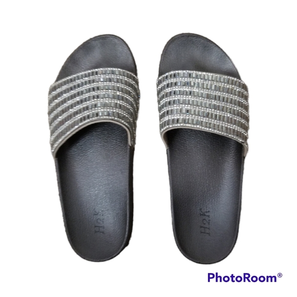 H2K Fabulous Bling Rhinestones Slide On Sandals Women's 8 - Picture 2 of 11
